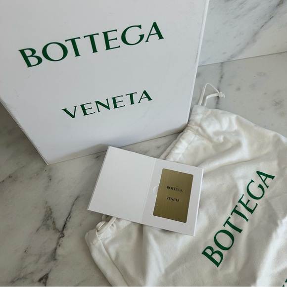 BOTTEGA VENETA Intrecciato Weave, Top Handle, Black Leather Handbag - Picture 13 of 13